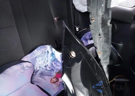 2011 Scion Tc z USA, uszkodzony, nr VIN JTKJF5C78B3018054